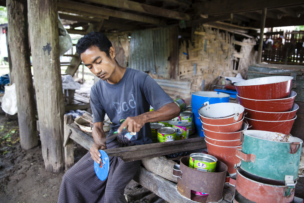 Un homme au travail au Myanmar 