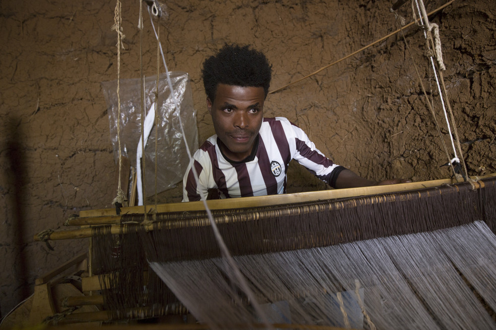 weaver in the Chencha region